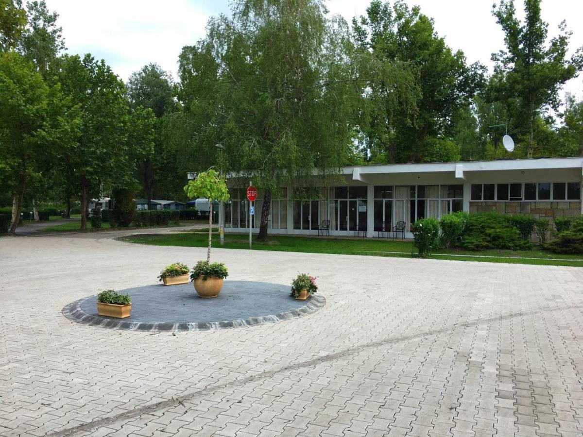 Napsugar Club Es Panzio Bed and Breakfast Fonyód Eksteriør billede