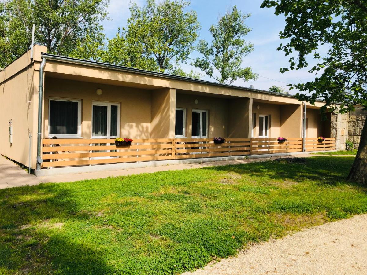 Napsugar Club Es Panzio Bed and Breakfast Fonyód Eksteriør billede